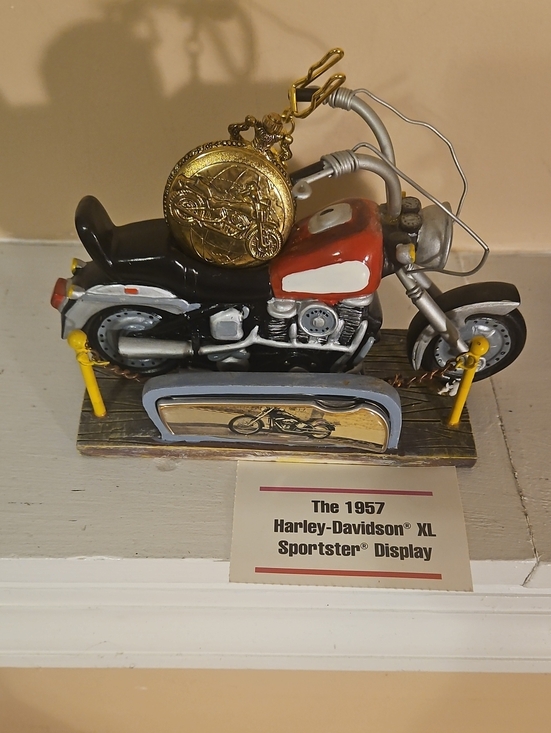 Harley-Davidson Other - Harley-Davidson Red, Black and Gold Motorcycle Sculpture